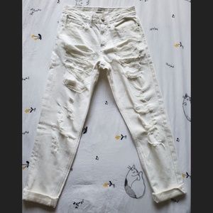 Distressed Boyfriend Jeans in White